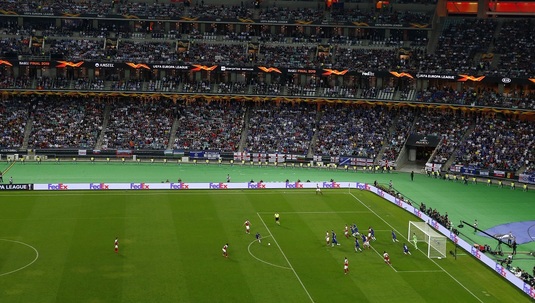 FOTO | Imaginile care nu vor fi pe placul UEFA. Ce scene au fost surprinse la finala Chelsea - Arsenal