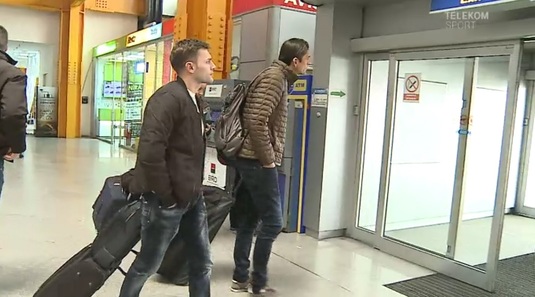 Dan Petrescu va înnebuni când va vedea aceste imagini. :) VIDEO | Cu cine s-au întâlnit cei de la FC Sevilla în aeroportul din Cluj