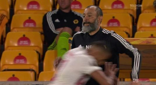 VIDEO | Bodycheck la Nuno! Un jucător a fost aproape să-l facă KO pe antrenorul lui Wolverhampton Wanderers