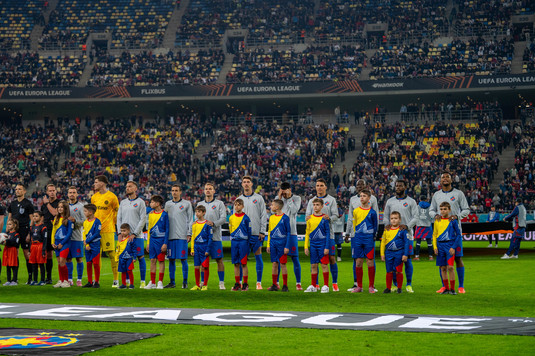 FOTO | Ce banner au afişat suporterii italieni în prima repriză din FCSB - Bologna. Au "înţepat" gazdele