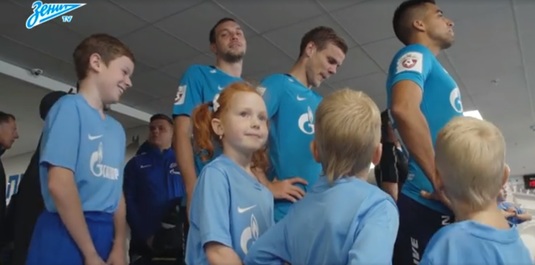 Şi fotbaliştii au fost copii. Distracţie de zile mari pentru foştii elevi ai lui Mircea Lucescu | VIDEO