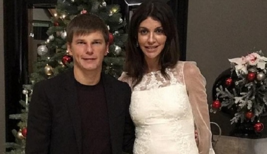 Soţia lui Andrey Arshavin a fost dată jos din avion şi dusă la poliţie. Ce s-a întâmplat