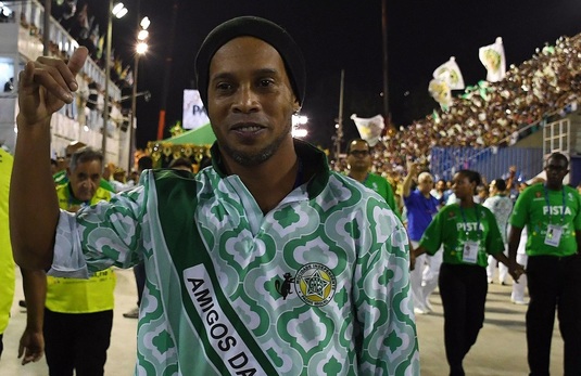 FABULOS | Ronaldinho a avut cea mai NEBUNĂ clauză din istorie! Ce a cerut la transferul la Flamengo. Culmea: brazilienii au acceptat