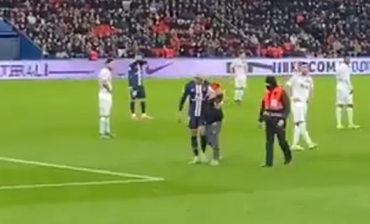 VIDEO | Mbappe, gest superb pentru un copil care a intrat pe teren în timpul meciului cu Amiens