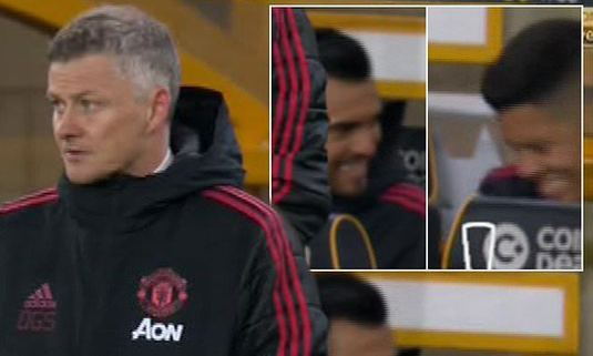 FOTO | Ce puteau face două staruri ale lui United pe bancă, în timp ce echipa pierdea cu Wolves: "O ruşine absolută!"