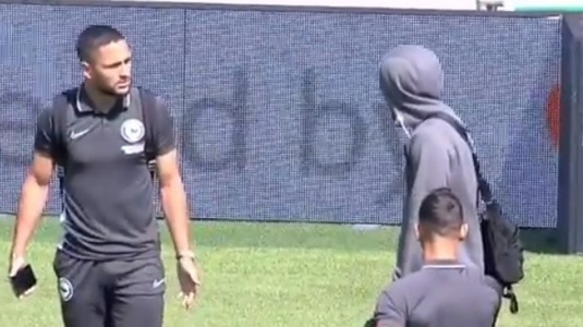 VIDEO | Moment şocant! Florin Andone, lovit tare de un coleg de echipă! Scena a fost filmată înainte de meciul cu Southampton