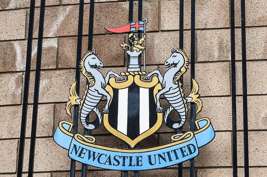 Poliţia britanică a deschis o anchetă după ce fanii echipei Crystal Palace au afişat un banner împotriva noilor proprietari saudiţi ai clubului Newcastle