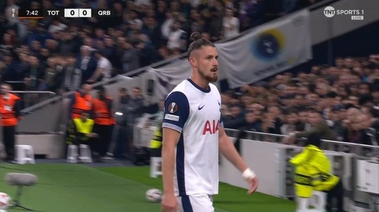 VIDEO | Coşmar pentru Radu Drăguşin! Fundaşul român a luat cartonaşul roşu în meciul Tottenham - Qarabag, după o gafă inadmisibilă