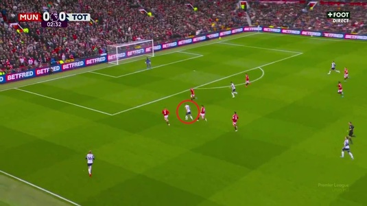 De aia nu joacă Drăguşin? Van de Ven, rivalul românului, a reuşit o cursă fabuloasă pe Old Trafford şi a dat un assist perfect | VIDEO