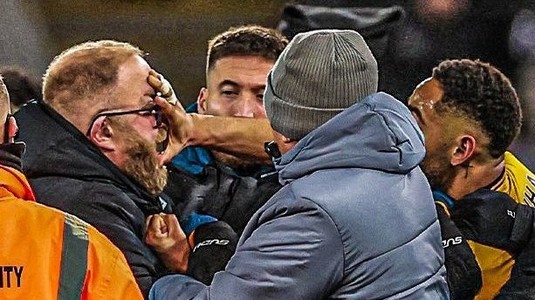 A venit nota de plată! Starul din Premier League care a agresat un om de ordine a fost suspendat şi a primit o amendă uriaşă