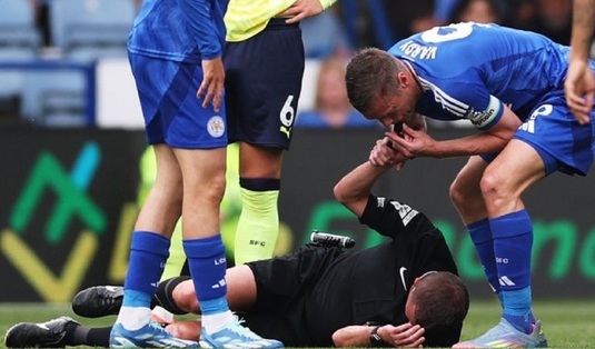 VIDEO | Fază inedită în Premier League. Arbitrul s-a accidentat, iar Vardy i-a folosit fluierul pentru a cere ajutor