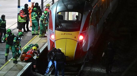 Patronul lui Nottingham Forest le oferă sprijin financiar fanilor afectaţi de atacul cu un cuţit de sâmbătă seara. Suporterii clubului se aflau în trenul unde a avut loc incidentul