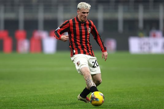 Titularul din Premier League a fost exclus din lot după ce i-a dat mesaje unei minore