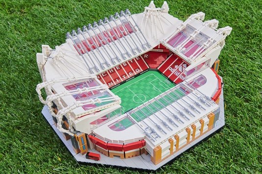 Lego a creat o replică a stadionului Old Trafford. Cum arată şi cât costă | FOTO