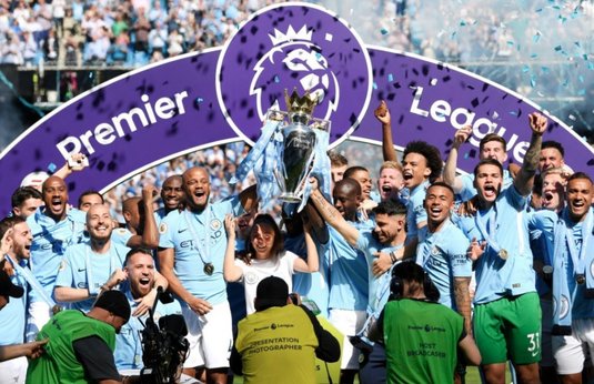 VIDEO | Un fotbalist a apărut pe neaşteptate la festivitatea de premiere a lui City, deşi e împrumutat la alt club din Premier League