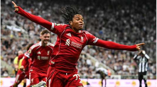 Cel mai tânăr marcator din istoria lui Liverpool a semnat. Pe ce perioadă se întinde primul contract profesionist al puştiului de 17 ani