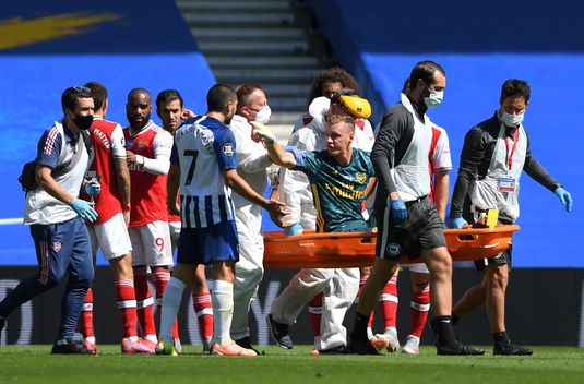 VIDEO | Accidentare horror suferită de Bernd Leno! Portarul lui Arsenal a ieşit pe targă şi a urlat la adversarul care l-a "rupt"