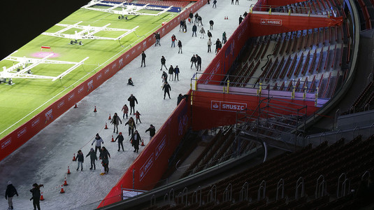 FOTO | Surpriză! Stadionul lui Atletico Madrid, transformat într-un patinoar-gigant