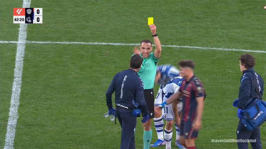 Fază inedită în Spania! Centralul a scos cartonaşul galben din buzunar şi i l-a arătat medicului de la Real Sociedad. Nimeni nu a înţeles ce se întâmplă
