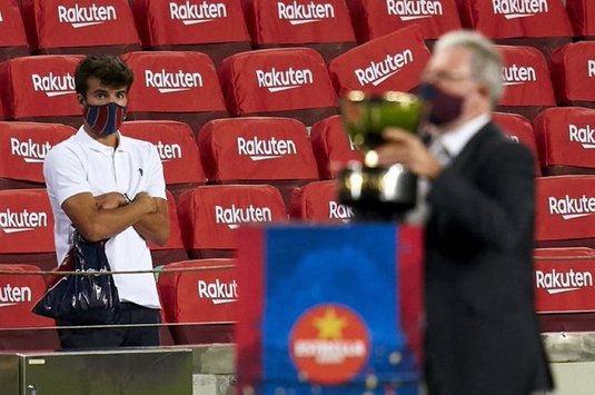 Barcelona lucrează să-i găsească o echipă lui Riqui Puig, fotbalist trecut pe linie moartă de Koeman! Unde poate ajunge mijlocaşul