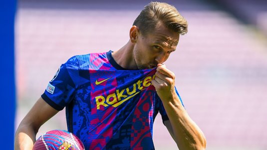 OFICIAL | Luuk de Jong a fost prezentat la Barcelona. Ce număr va avea pe tricou