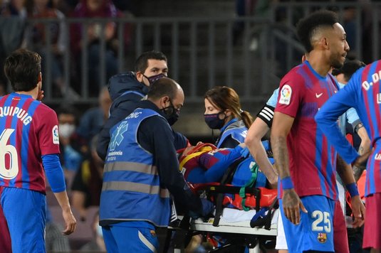 VIDEO | Panică pe Camp Nou! Araujo s-a accidentat grav şi a fost transportat la spital cu ambulanţa. Ce s-a întâmplat