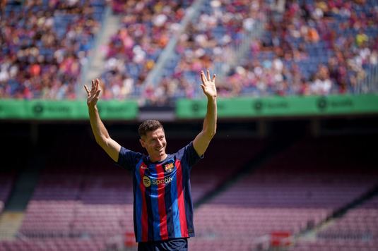 VIDEO | Robert Lewandowski, ovaţionat de 60.000 de oameni la prezentarea pe Camp Nou! Polonezul i-a încântat pe fani, cu mingea