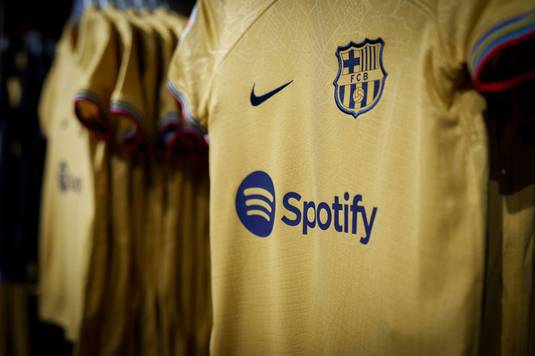 FOTO | Barcelona şi-a prezentat oficial al treilea echipament pentru sezonul 2022/2023. Cum arată noi haine ale catalanilor