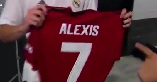 VIDEO | Un jucător de la Real Madrid s-a postat în faţa vestiarului lui United şi a ţinut neapărat să primească tricoul lui Alexis Sanchez