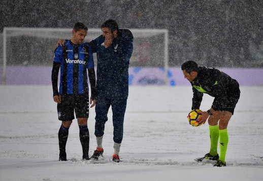 VIDEO | Meciul Juventus - Atalanta a fost amânat. Cum a decurs testul făcut de arbitru pe terenul plin de zăpadă
