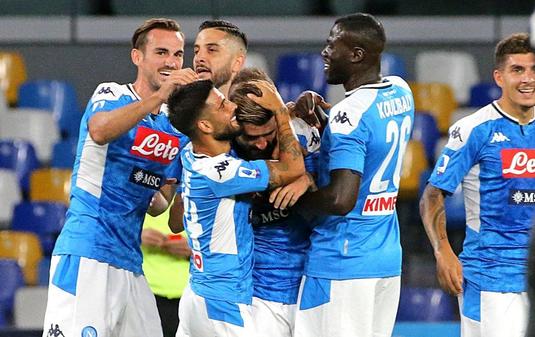 VIDEO | Napoli a învins-o pe Sassuolo şi s-a apropiat la un punct de Milan. Vlad Chiricheş a fost accidentat şi nu a jucat