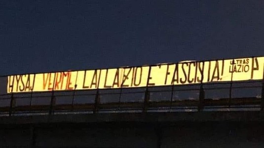 Hysaj, făcut "vierme" de suporteri ai echipei Lazio după ce a interpretat un cântec antifascist!
