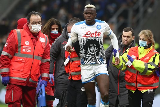Victor Osimhen a fost operat pentru fracturi faciale şi va lipsi 3 luni de pe teren. Fotbalistul lui Napoli ratează Cupa Africii pe Naţiuni