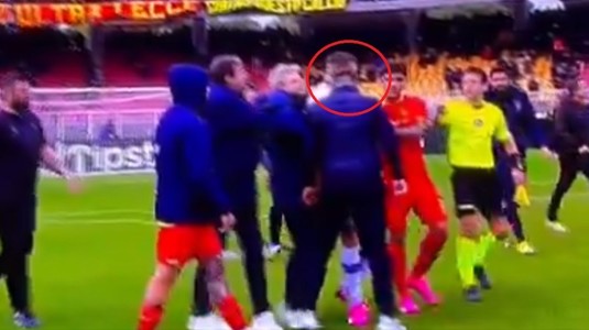 VIDEO | Fără precedent! Antrenorul lui Lecce l-a lovit cu capul în figură pe un jucător advers. Cum a eplixcat gestul: ”Impardonabil!”
