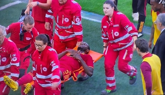 VIDEO | Imagini cu puternic impact emoţional! S-a prăbuşit în timpul meciului, iar partida a fost abandonată