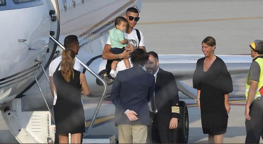 FOTO & VIDEO | Cristiano Ronaldo a ajuns la Torino. Cum arată casa în care va locui starul portughez