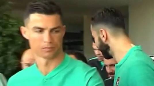 VIDEO | Cum a reacţionat Cristiano Ronaldo când a fost rugat să semneze un tricou al fostei sale echipe, Real Madrid