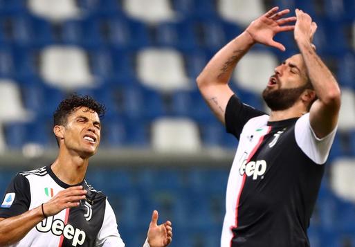 Starurile lui Juventus, acuzate de adversari că simulează: "Se aruncă pe jos trei minute când sunt atinşi"