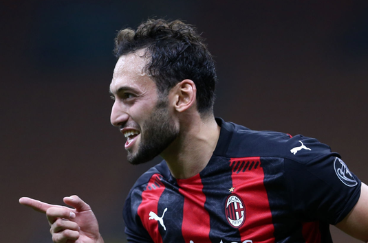 Hakan Calhanoglu pleacă de la AC Milan! Turcul a refuzat Juventus şi semnează cu un gigant din Premier League
