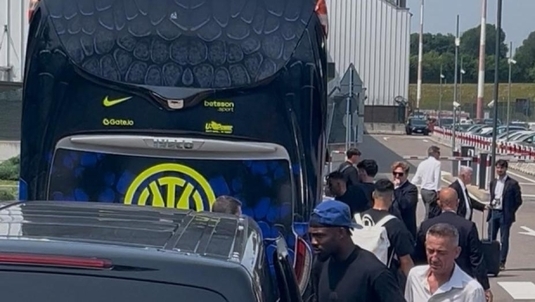 VIDEO | Definiţia loialităţii! Un singur suporter al lui Inter Milano i-a aşteptat pe favoriţi la aeroport, după umilinţa din finala Champions League