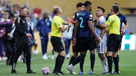 Inter se destramă. Chivu rămâne şi fără Dumfries. Fundaşul e aproape de FC Barcelona