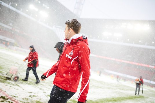 FOTO | A venit iarna în Bundesliga! Startul meciului Koln - Freiburg a fost amânat cu o jumătate de oră
