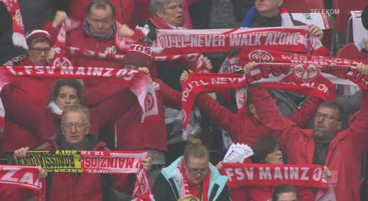 VIDEO | Piele de găină! Suporterii lui Mainz şi Dortmund au cântat la unison "You'll never walk alone"