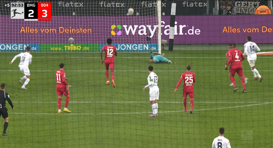 VIDEO | Borussia Monchengladbach - Bayer Leverkusen 2-3. Oaspeţii au avut 3-0, dar puteau scăpa victoria pe final