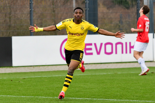 Viitorul Balon de Aur vine de la Borussia Dortmund! La 15 ani a scris istorie în Bundesliga U19. Ce record a stabilit