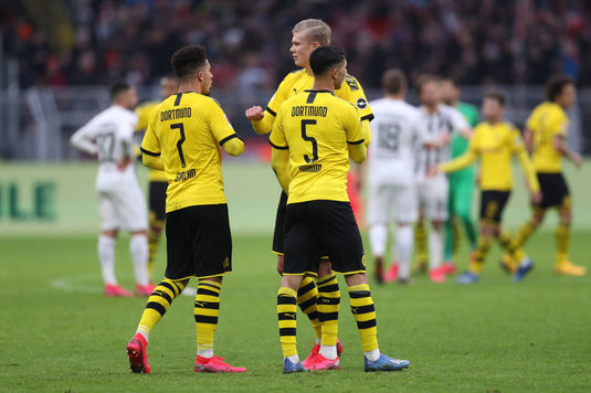 Motivul inedit pentru care două staruri de la Borussia Dortmund au fost amendate