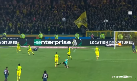 UPDATE | Ce decizie au luat oficialii fotbalului francez după ce arbitrul partidei Nantes - PSG a lovit intenţionat cu piciorul un jucător