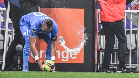VIDEO | Probleme la derby-ul dintre Lyon – Marseille! Meciul a fost oprit după ce Dimitri Payet a fost lovit cu o sticlă în cap şi nu a mai fost reluat
