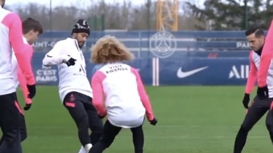 VIDEO I-a încheiat cariera înainte să înceapă! Ce a putut să-i facă Neymar tânărului Xavi Simons la antrenamentul lui PSG