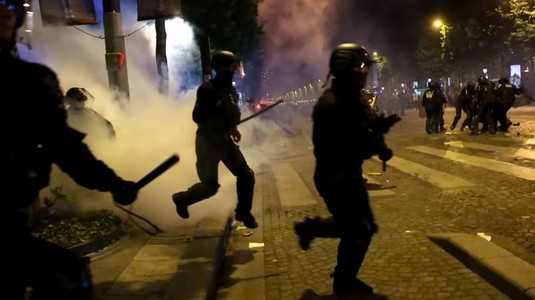 Haosul a continuat la Paris şi noaptea trecută. Câte persoane au mai fost arestate în urma incidentelor din ultimele ore